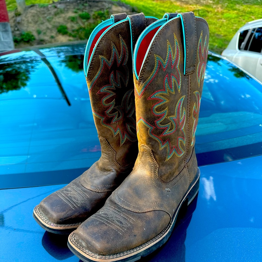 Ariat woman’s boots size 8
